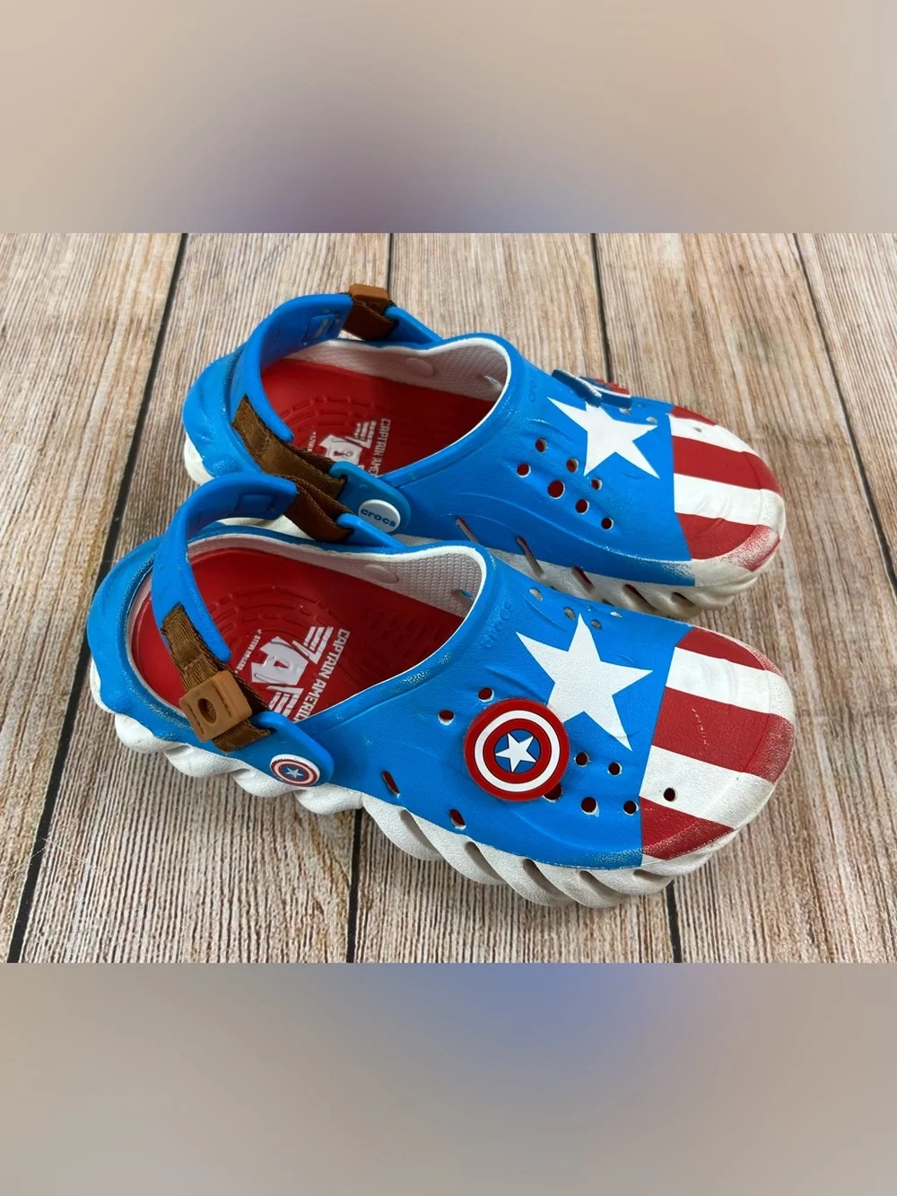 Marvel x Crocs Captain America Super Hero Echo Clogs Size 2 Kids Juniors
